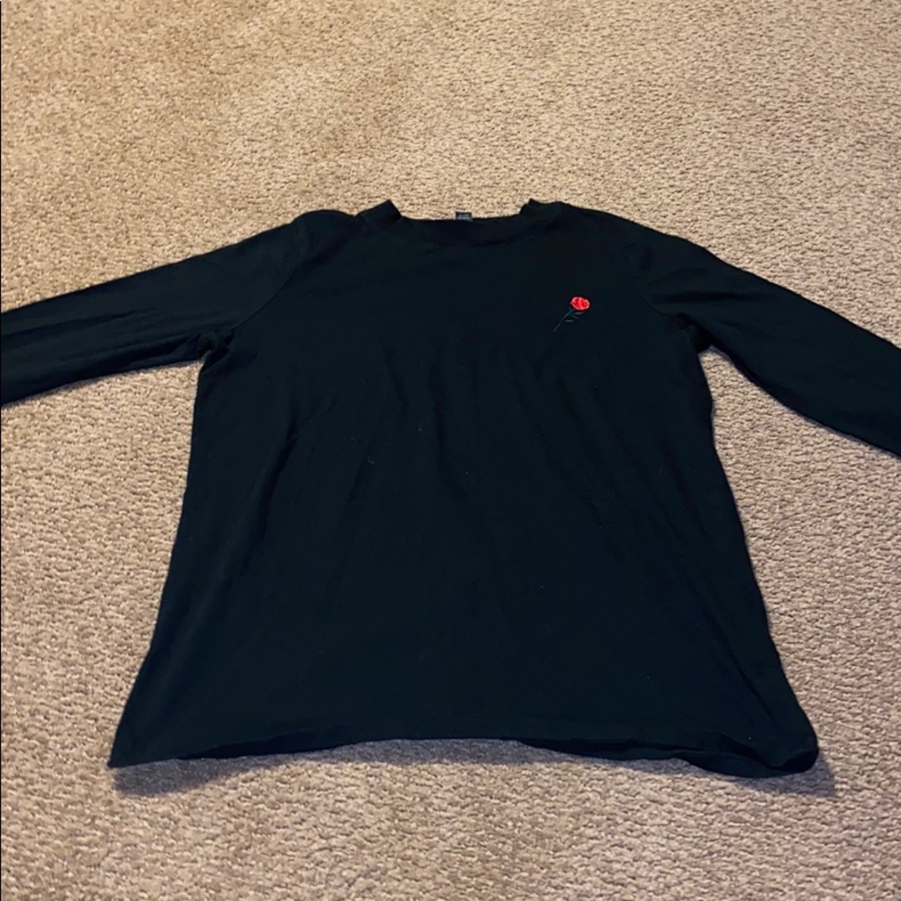Longsleeve with rose embroidery